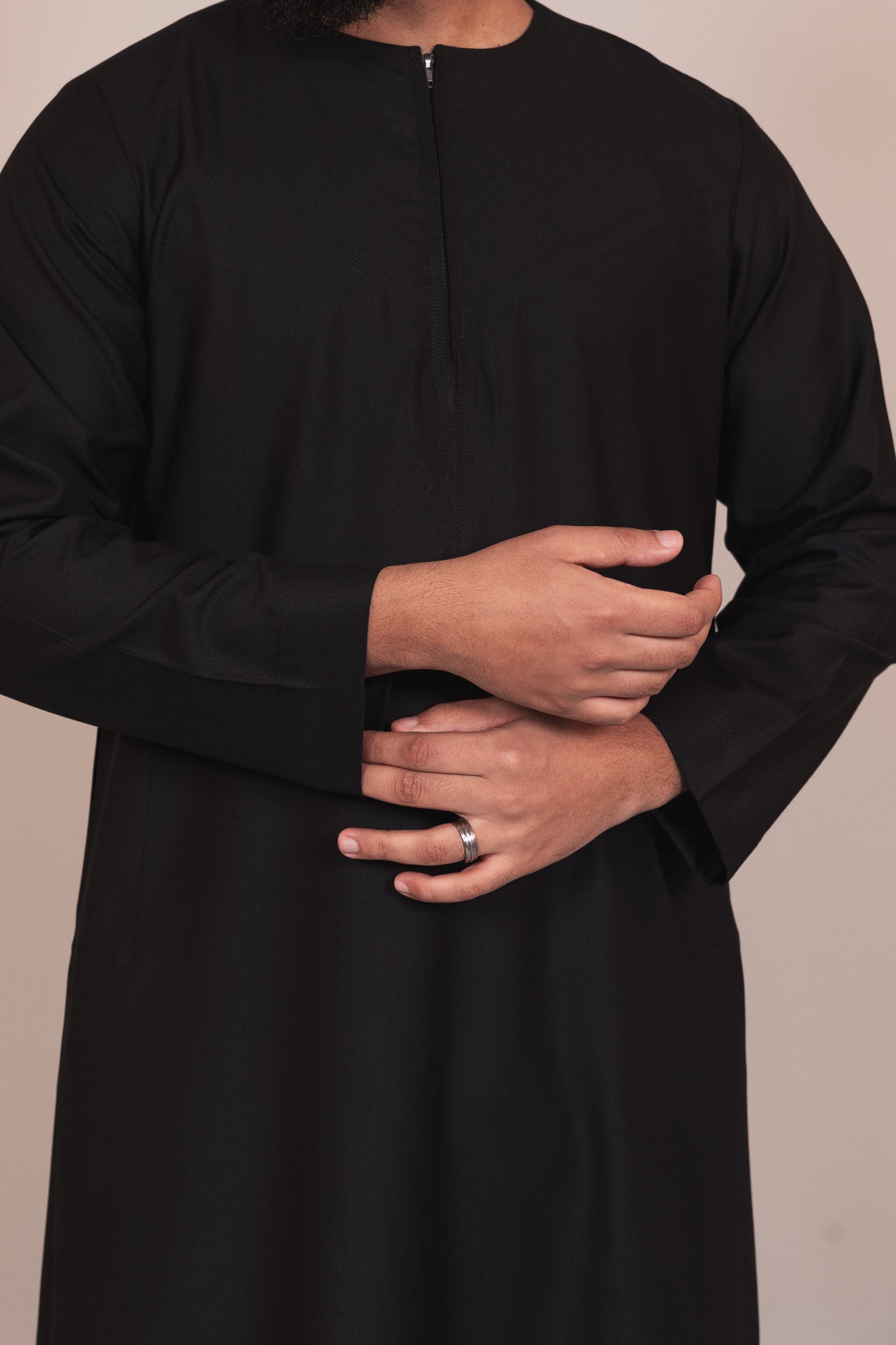 Emirati Black Zip Thobe